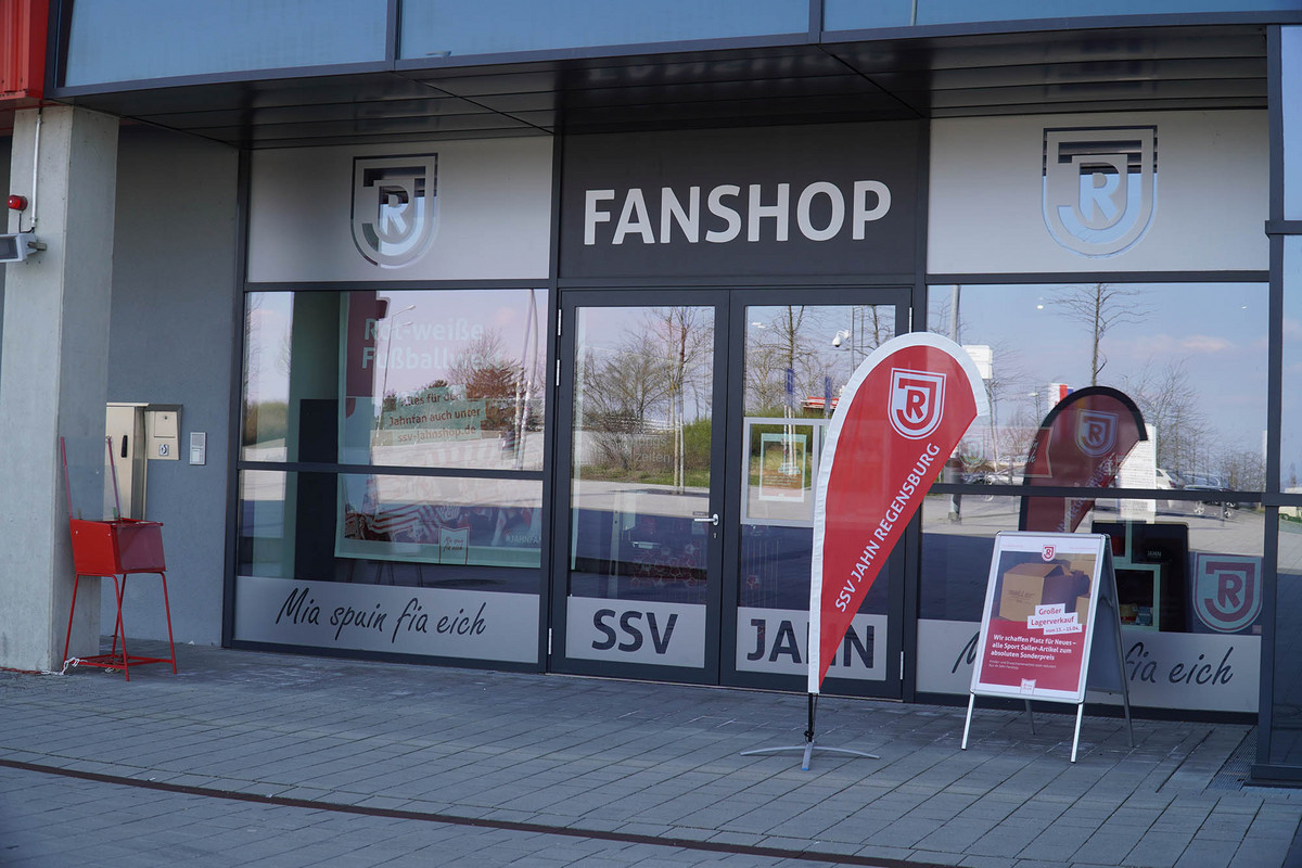 Lagerverkauf Im Jahn Fanshop Ssv Jahn Regensburg